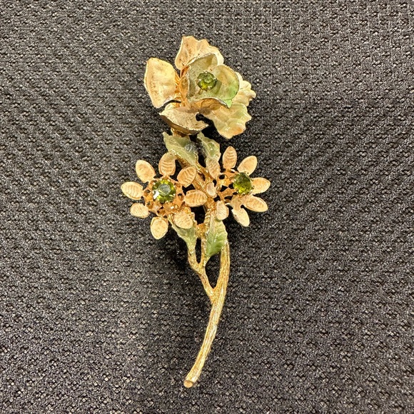 Vintage Floral Brooch with Green Accents - Picture 1 of 16